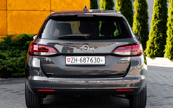 Opel Astra cena 42900 przebieg: 137000, rok produkcji 2016 z Radom małe 742